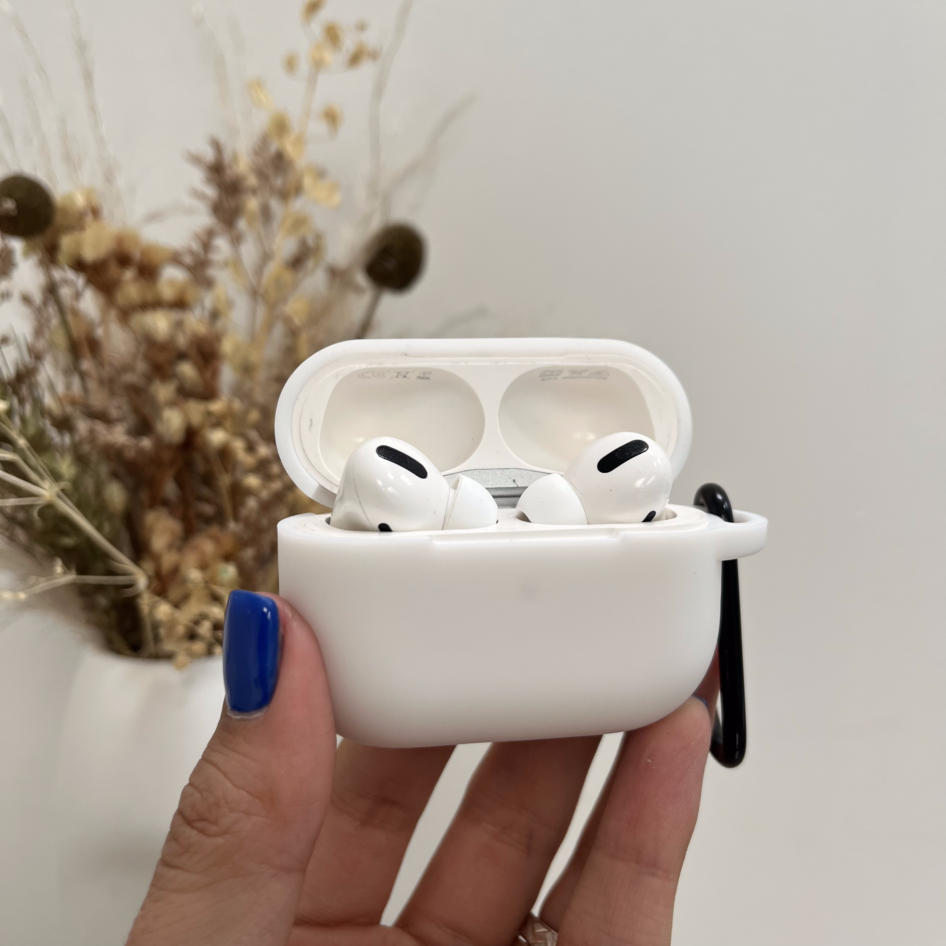 FORRO PROTECTOR CON ACCESORIOS 5 EN 1 PARA AIRPODS PRO