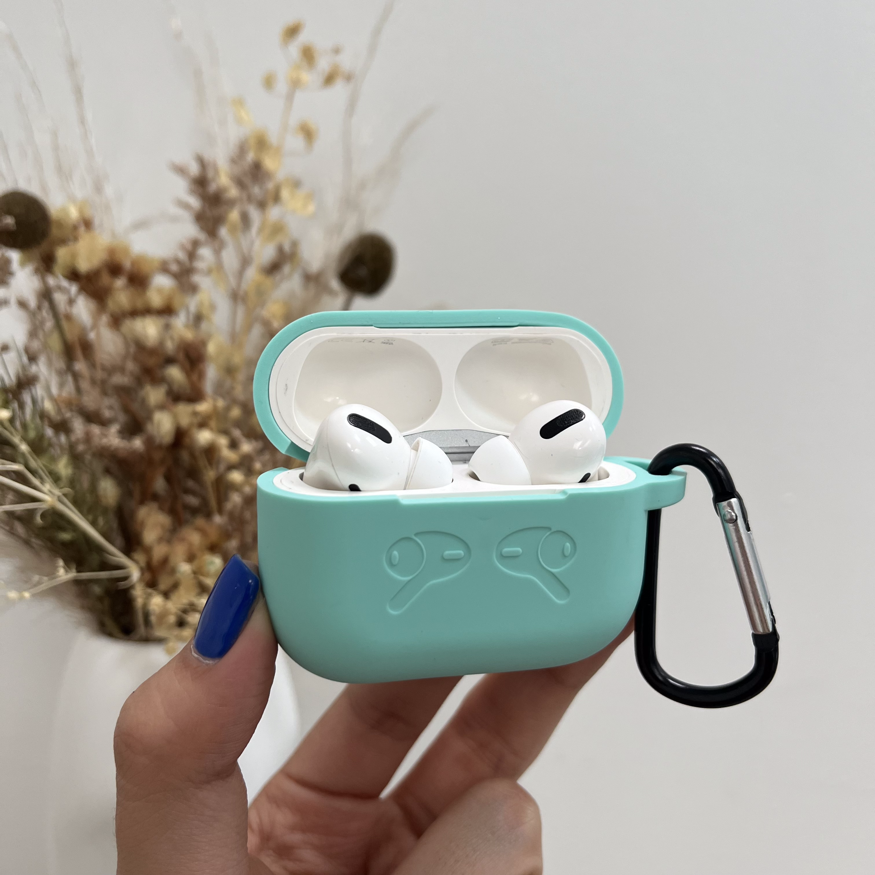 FORRO PROTECTOR CON ACCESORIOS 5 EN 1 PARA AIRPODS PRO