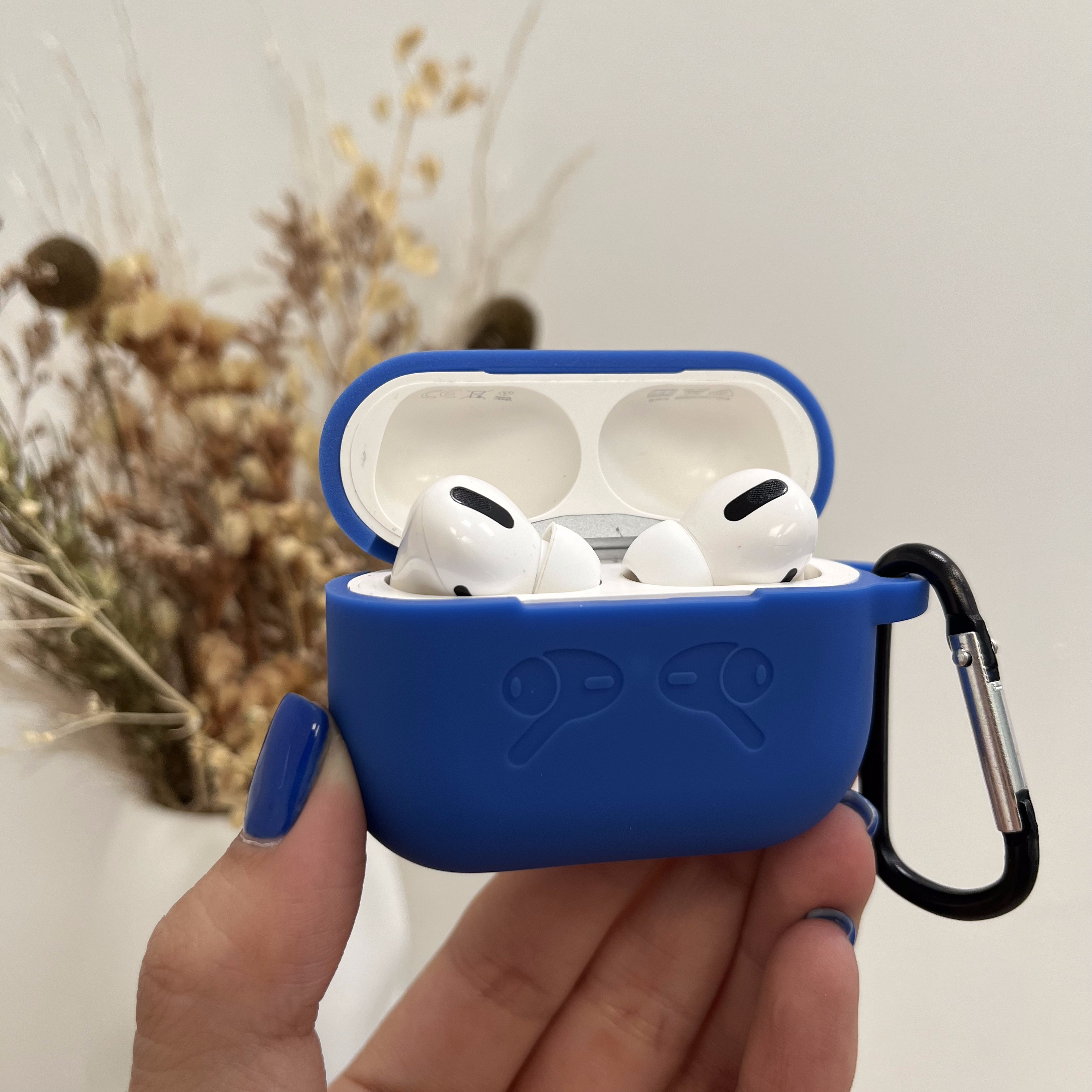 FORRO PROTECTOR CON ACCESORIOS 5 EN 1 PARA AIRPODS PRO