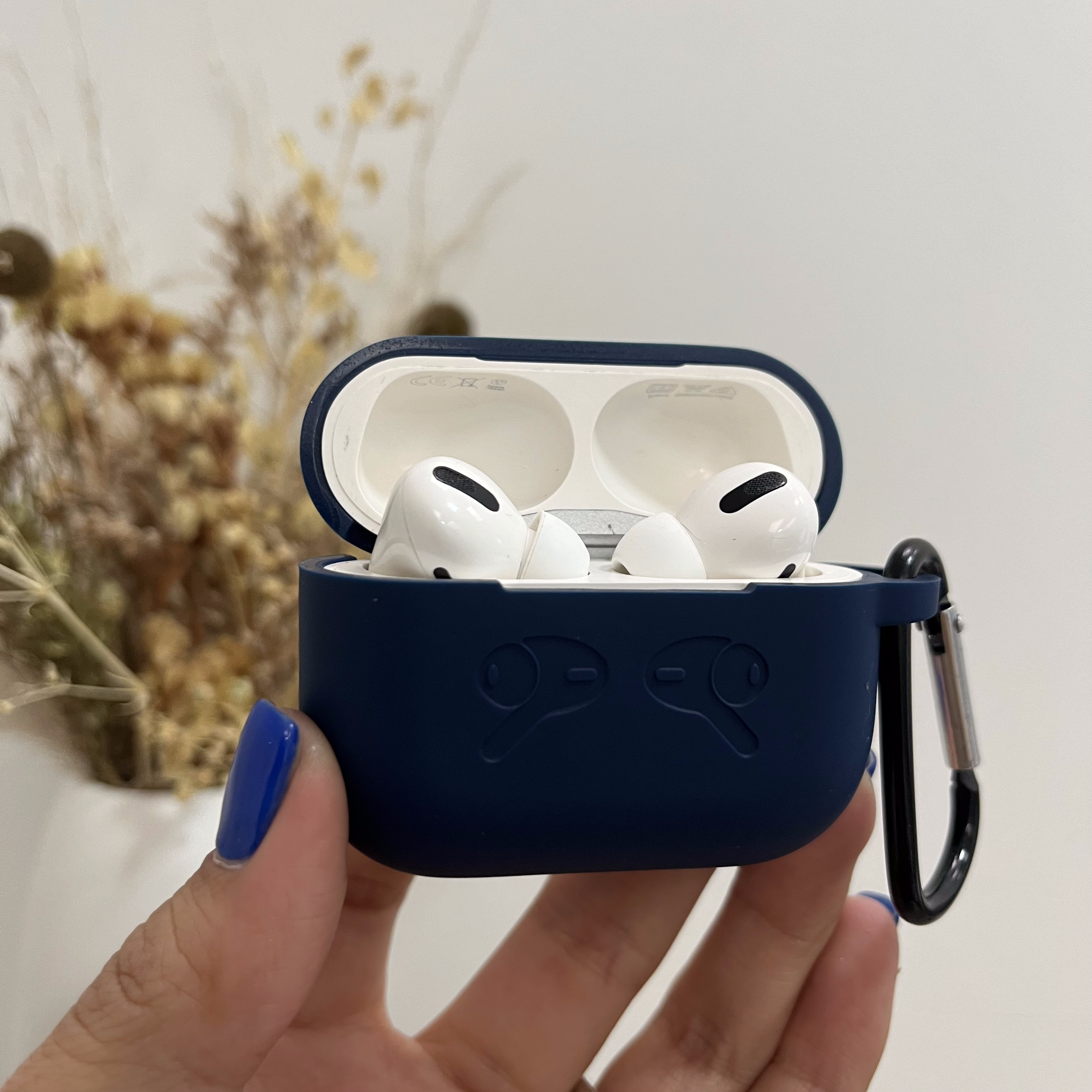 FORRO PROTECTOR CON ACCESORIOS 5 EN 1 PARA AIRPODS PRO