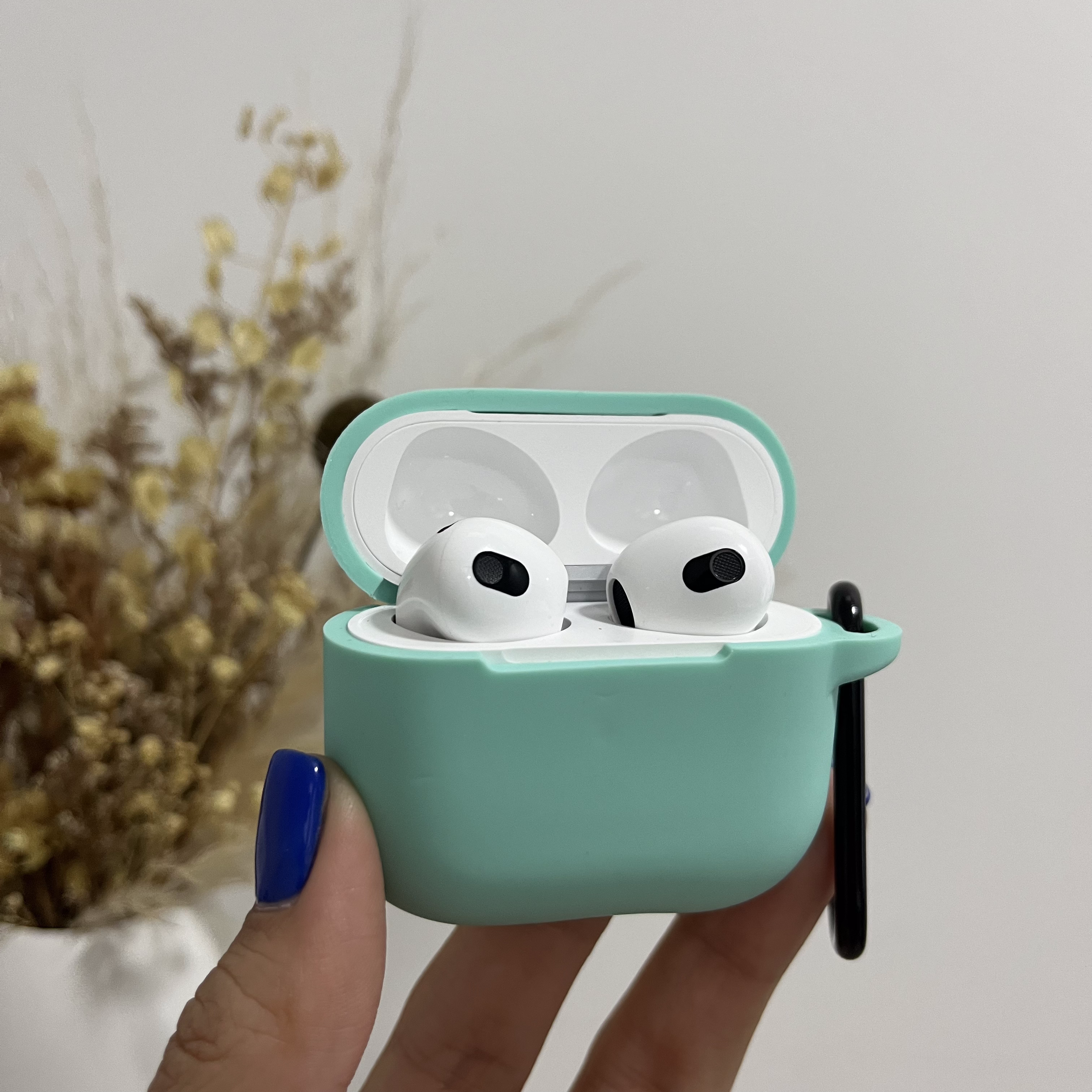 FORRO PROTECTOR CON ACCESORIOS PARA AIRPODS 3 GENERACIÓN