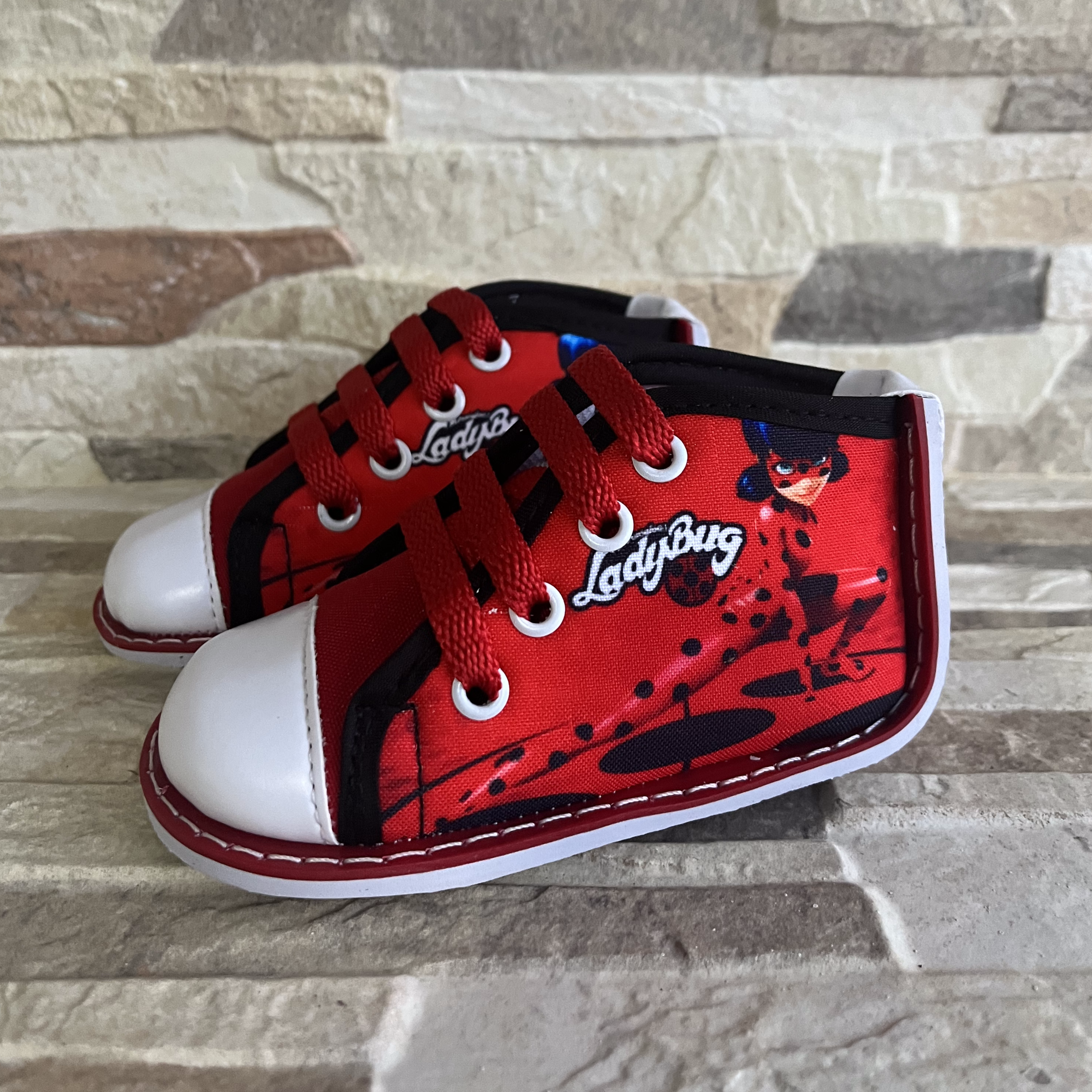 ZAPATO BOTA NO TUERCE ESTAMPADO LADY BUG